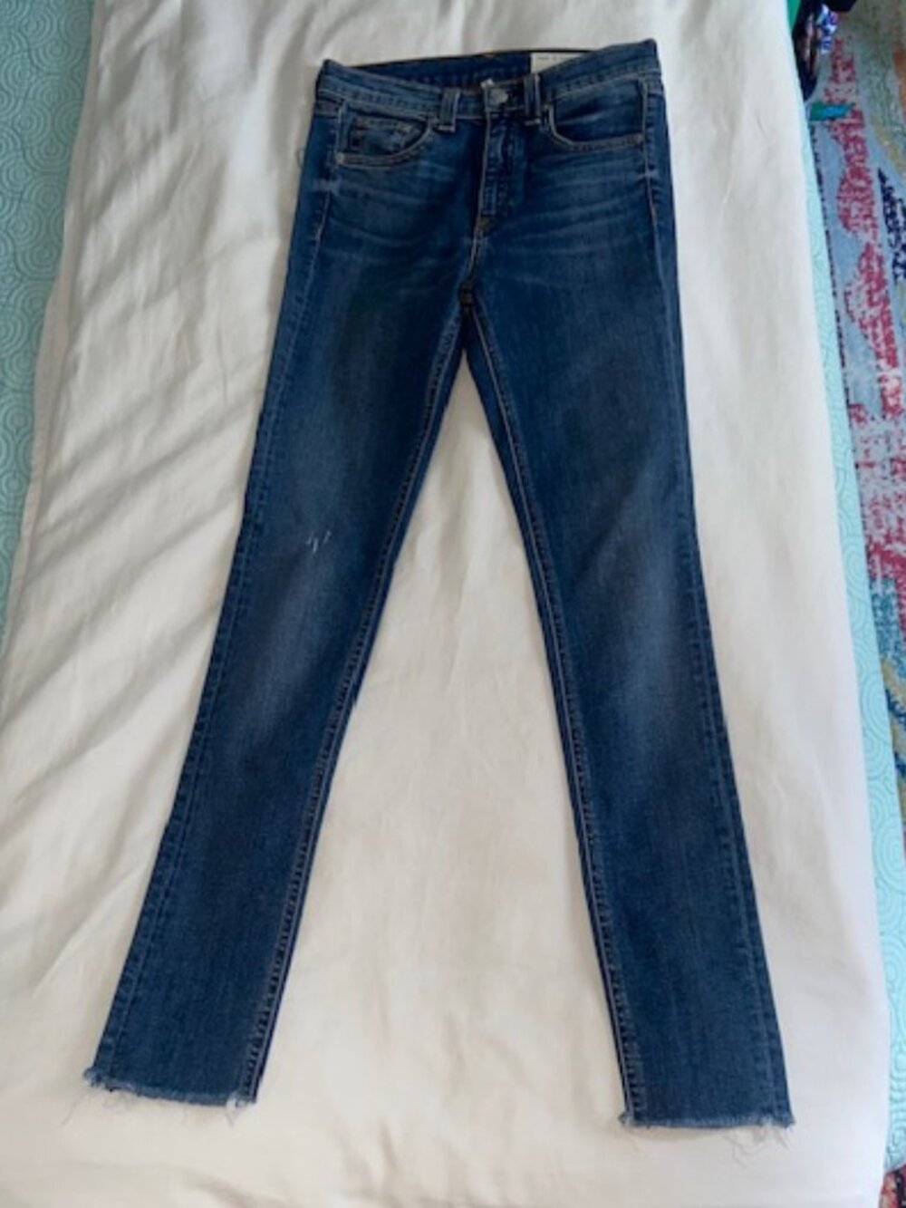 Rag & Bone High Rise Skinny in Size 25 Distressed Knees Raw Hem